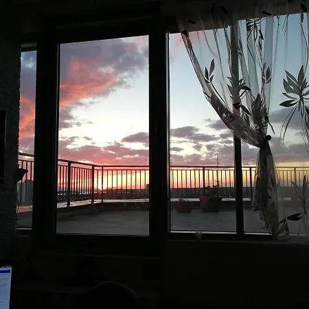 Sunset Terrace Apartment *